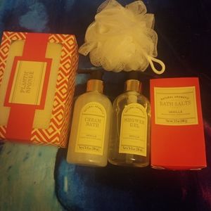 HP Natural Aromatic Vanilla shower/bath things for women